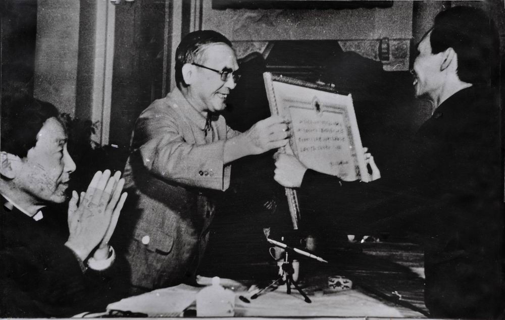 1983年文化部部长周巍歭、中宣部副部长