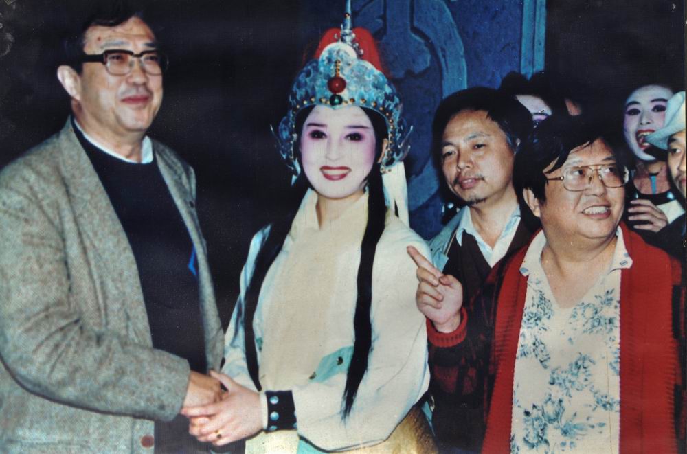 著名导演谢晋接待演员